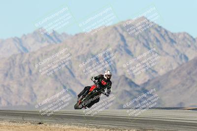 media/Dec-01-2025-Moto Forza (Mon) [[2daa91e15f]]/3-Beginner Group/Session 4 Turn 9/